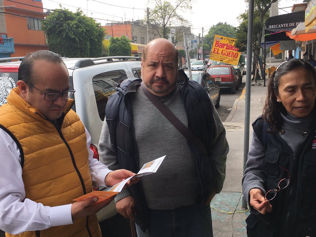 RafaHSoriano's tweet photo. ¡Excelente domingo! 
Esta mañana recorremos el Distrito XI para informar a los vecinos sobre mi trabajo legislativo #Iztacalco https://t.co/5bIO6Vh8XS