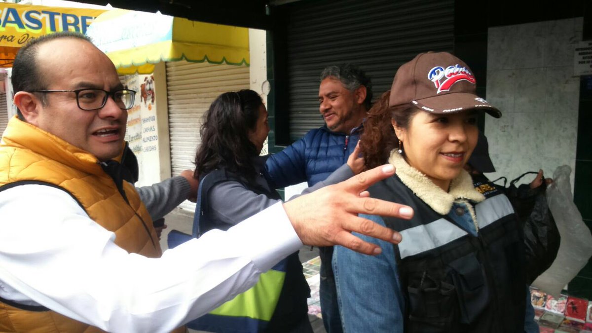 RafaHSoriano's tweet photo. ¡Excelente domingo! 
Esta mañana recorremos el Distrito XI para informar a los vecinos sobre mi trabajo legislativo #Iztacalco https://t.co/5bIO6Vh8XS