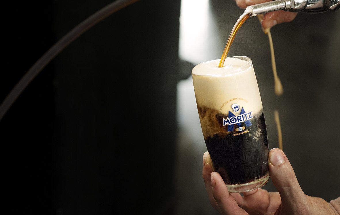 MoritzBarcelona's tweet photo. La Moritz Negra és perfecta per acompanyar postres i dolços. Fem la tarda de diumenge una mica millor? https://t.co/988ChIIdZU