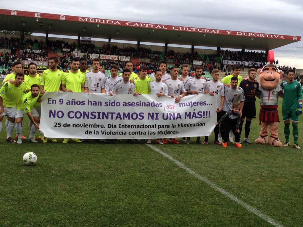 aragoli's tweet photo. Gracias al @Merida_AD por sumarse a esta iniciativa de denuncia contra la Violencia Machista.  #MeridaDiceNoVG #NiUnaMas @ayto_merida https://t.co/Rk7k9kB2GX