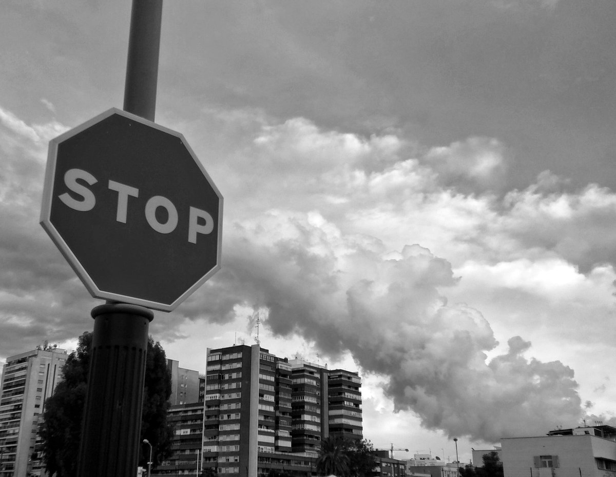 AG_Exposed's tweet photo. Crazy #clouds here again today #NotAFire
#blackandwhitephotography https://t.co/8Cz99qNqww