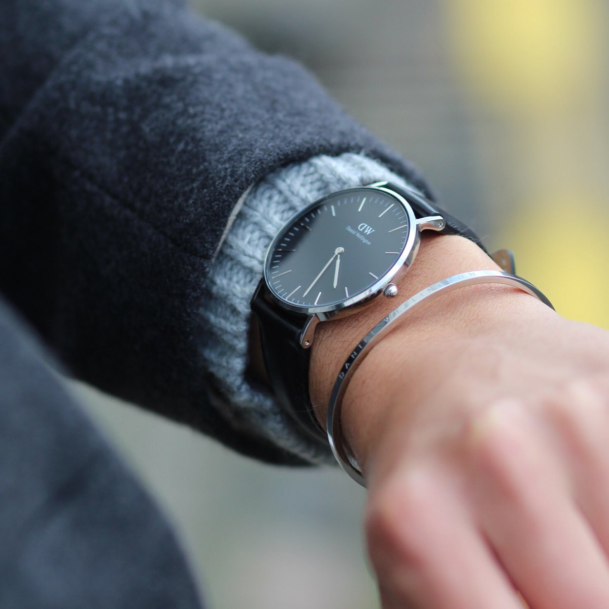 charlottesth's tweet photo. Ma nouvelle montre #DWClassicBlack et mon petit bracelet #DWClassicCuff vous attendent sur le blog ♥️ (lien dans ma bio) #DWPerfectMatch https://t.co/R21rTRPa4x