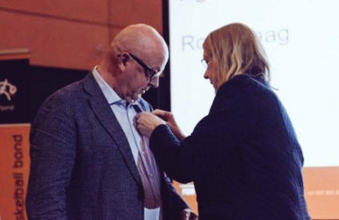 Wij feliciteren Wim Steen met lid van verdienste <a href="/BasketballBond/">Team|BOND Basketball</a>. Wim heeft jarenlang <a href="/Rolstoelbsktbal/">Nederlands Rolstoelbasketbal Team</a> een grote dienst bewezen! TOP!