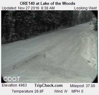 ORStatePolice's tweet photo. #winterdriving conditions in OR mountain passes. Expect heavy traffic last day of #thanksgiving weekend. #knowbeforeyougo #gottraction? https://t.co/KAZhKKxSMs