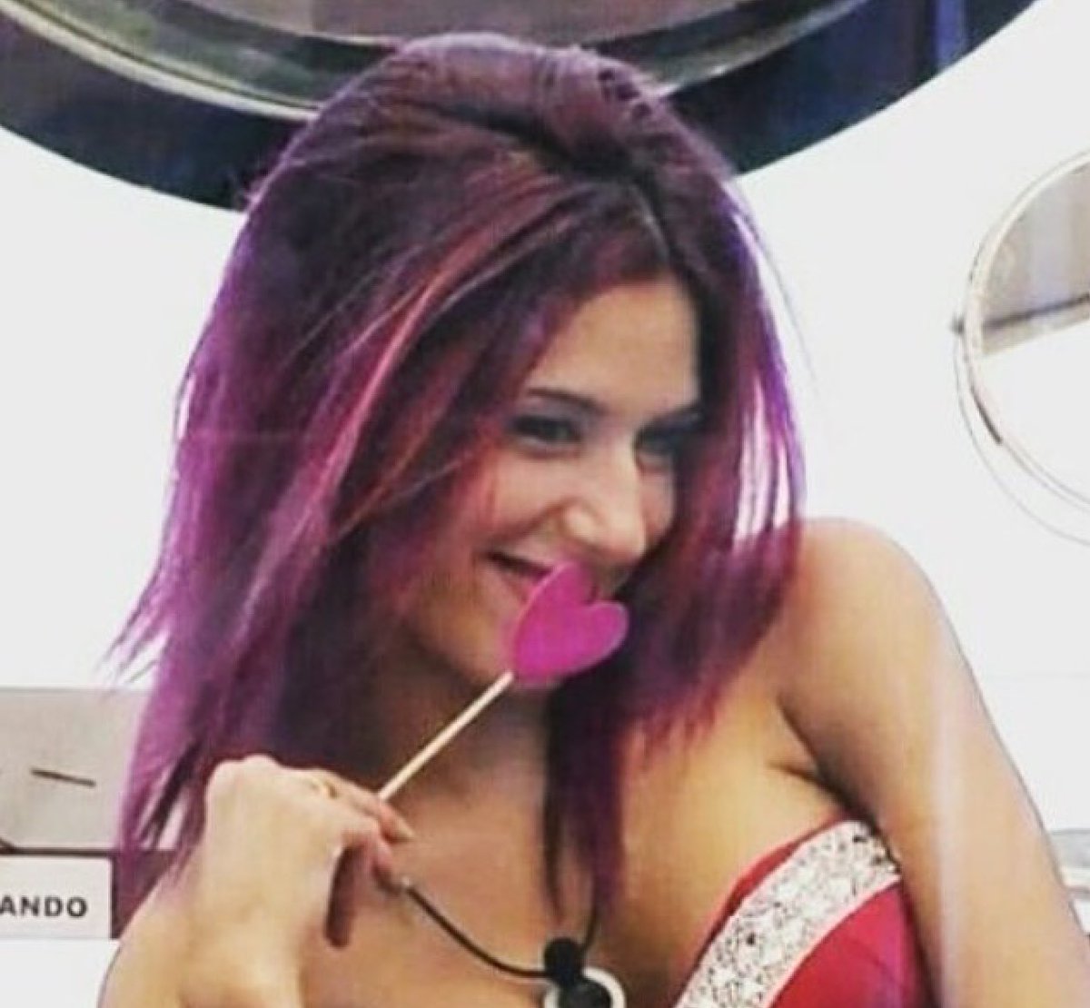 IComentGH's tweet photo. ¿Quien debe ser la ganadora de GH17? 🍊✈️ 
#GHDirecto 
#DBT12GH17
🔄 Bea -> Rt
❤️ Adara -> Mg https://t.co/fCWtt8KrXw