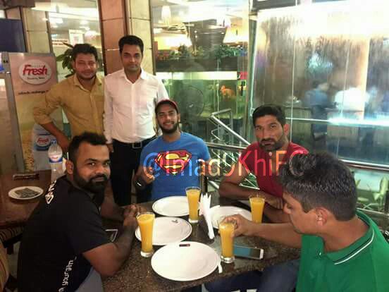 AK_Karachi9's tweet photo. Imad Wd Teammates 😊😉 @simadwasim https://t.co/nm0P2Nw7A8