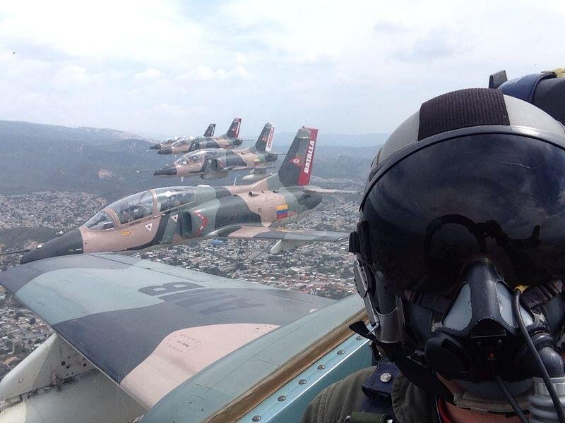 gestionperfecta's tweet photo. Junto al pdte. @NicolasMaduro rendimos honor a los valientes aviadores de nuestra Fuerza Armada Nacional Bolivariana #96AviacionEsRevolucion https://t.co/W70xAP1XJ9