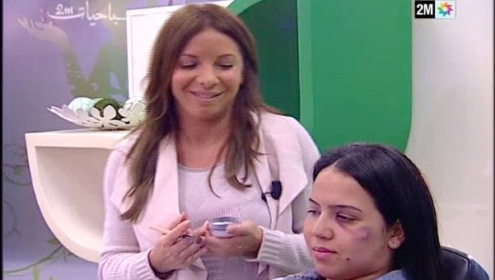 laSextaTV's tweet photo. La televisión pública marroquí emite un tutorial de maquillaje para víctimas de violencia machista https://t.co/VKlDlkMai7 https://t.co/4DrqUbFrOJ