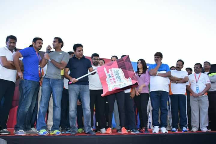 MChimmani's tweet photo. Colorful 10K Run flagged off by Hon @MinIT_Telangana @KTRTRS today at Necklace Road.  #TrulyNewEra  #TrendyHYD  #HealthyHYD https://t.co/NFv67eXA6c