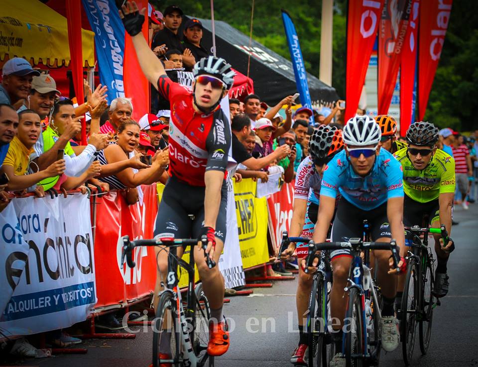nuestrociclismo's tweet photo. #VueltaChiriquí🇵🇦#Ciclismo
Ganador Et.10 y campeón Sub23 @Alvarito_H16-odeg(@Coldeportes)
CAMPEÓN General Edwin Carvajal-@EPMTigoUneAreaM https://t.co/aBFBZxW3vi