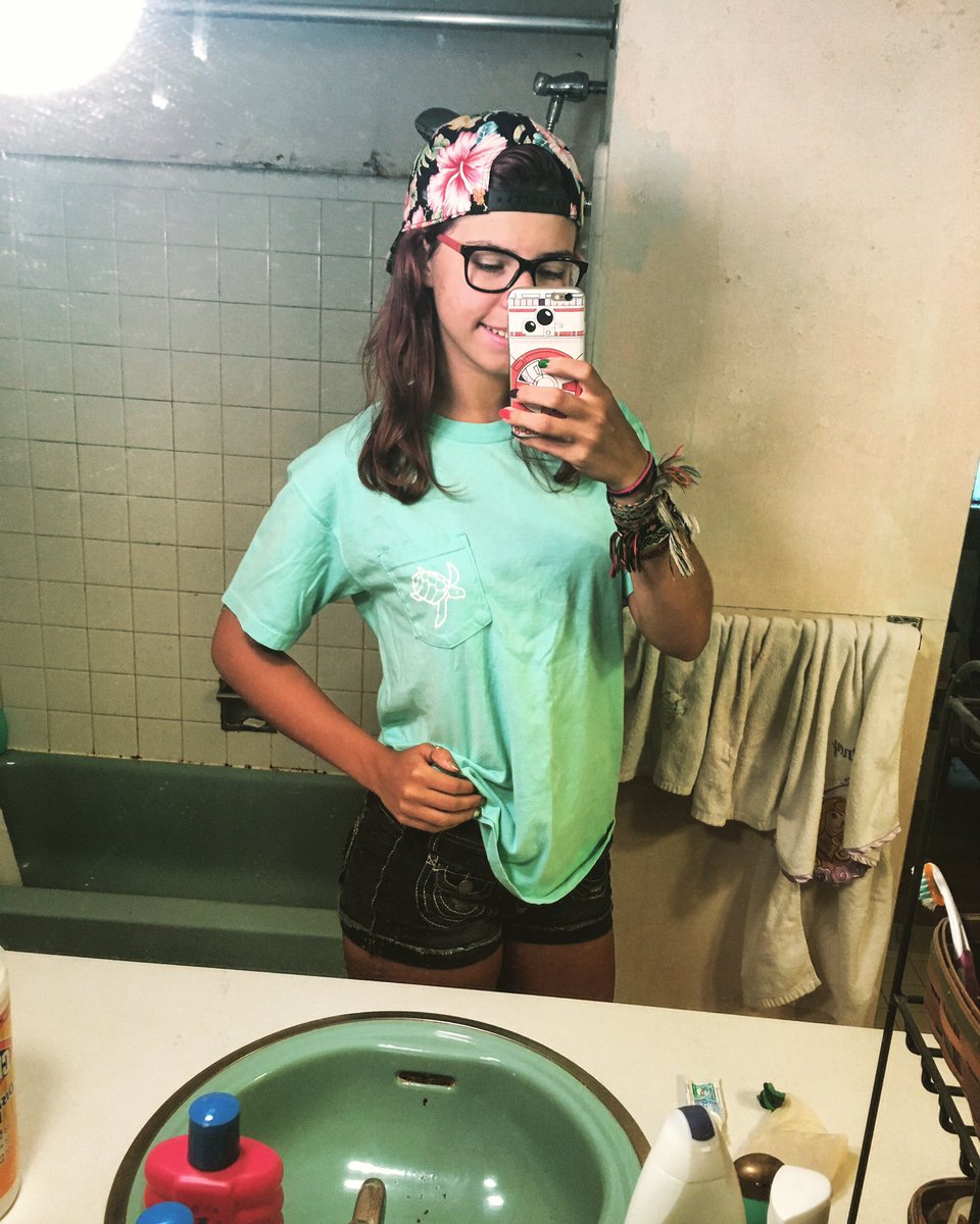 redheadmayniacc's tweet photo. @MakaiClothingCo always gotta rock the Makai tops!! #findyourgoodlife https://t.co/nvyZLba3R3