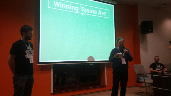MissionToRun's tweet photo. Time for @FrontierFinance final awards #swWro #MissionToRun #Startup https://t.co/gmlqOrKi0t
