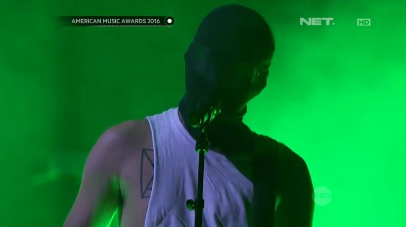 mdtvindonesia's tweet photo. Gimana2 penampilan @twentyonepilots malam ini? #AMAs2016OnNET ;D https://t.co/6aHsubIn0B