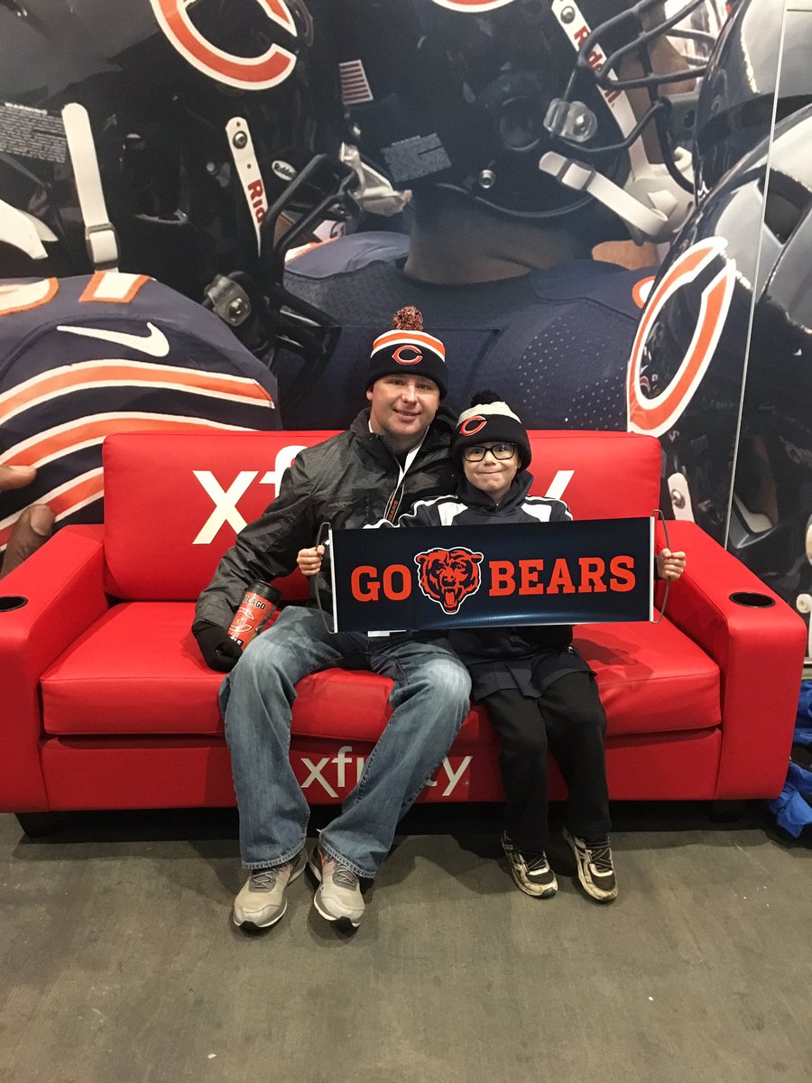 c23v's tweet photo. Hanging out at the @XFINITY couch at the #XFINITYBearsDen at D's first Bears game! https://t.co/j7W8FH8AVK
