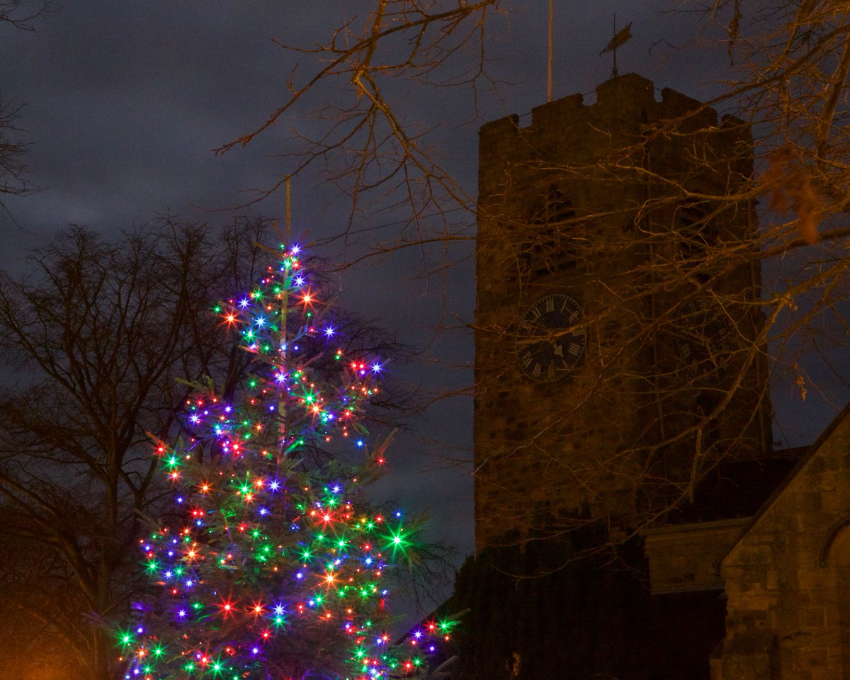 Christmas lights are twinkling in Corbridge tonight. Full set of photos here: bit.ly/2fsUlRT