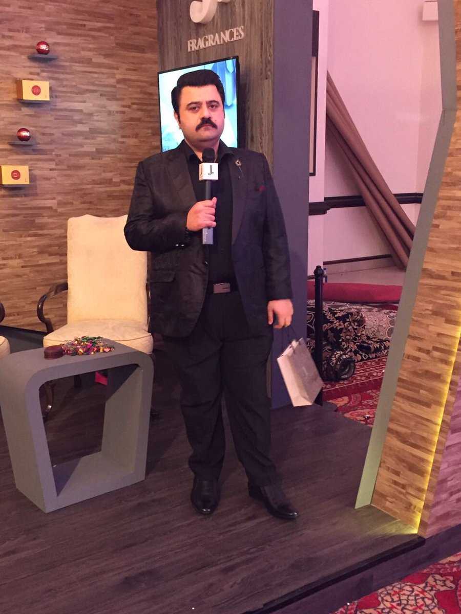 HariMirchein's tweet photo. Ahmed Ali Butt curious to find out whats in his hamper from @FragrancesJ is it #Four1Four yet? #JDotAtBCW https://t.co/UHZNeQsuRL
