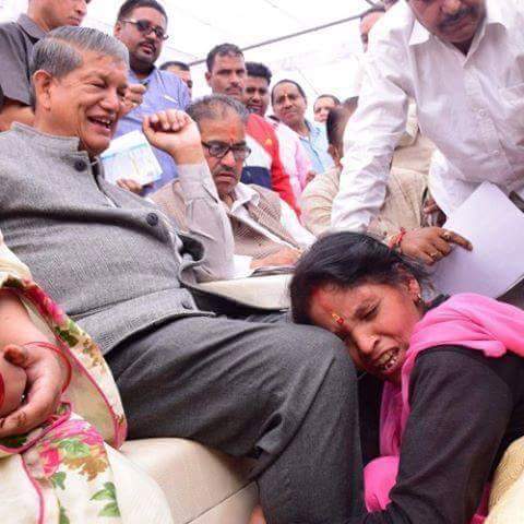 rishikarwi's tweet photo. गरीबों के दुःखों का मजाक बनाने वाले नेता आज जब मोदी जी ने गरीबों का बदला लिया तो
इन्हें गरीब याद आ रहा
भारत बन्द कराएँगे 👻
#चोरों_की_बारात https://t.co/oyhC1aN6Tg