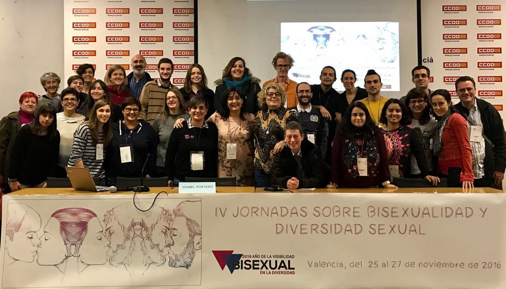 Amanda_Ca's tweet photo. Gracias a todo ese equipazo de @lambdavalencia y del grupo del #2016Bisexual de @felgtb por haber sacado estas jornadas adelante tan bien! https://t.co/nqOSEb2KeO