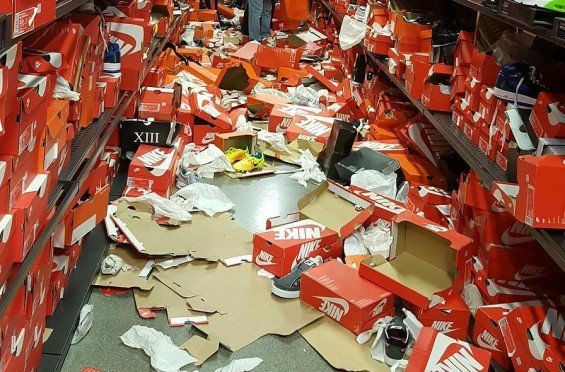 kicksonfire's tweet photo. Black Friday Shoppers Wreck Nike Store - https://t.co/aUd685Sj9a https://t.co/FzDIxbvz9l
