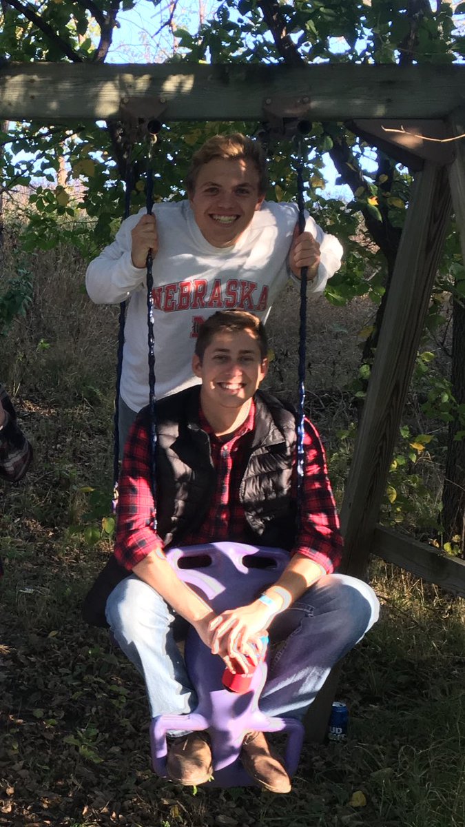 Czumpfe05's tweet photo. Happy 21st birthday to my beloved friend and roommate of mine. The one and only Bunga @Call_me_TheKing https://t.co/ivtOmrMrNE