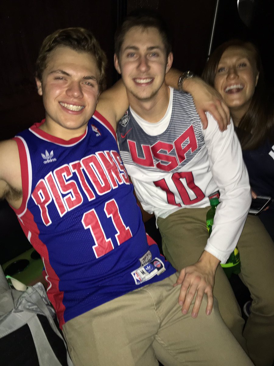 Czumpfe05's tweet photo. Happy 21st birthday to my beloved friend and roommate of mine. The one and only Bunga @Call_me_TheKing https://t.co/ivtOmrMrNE