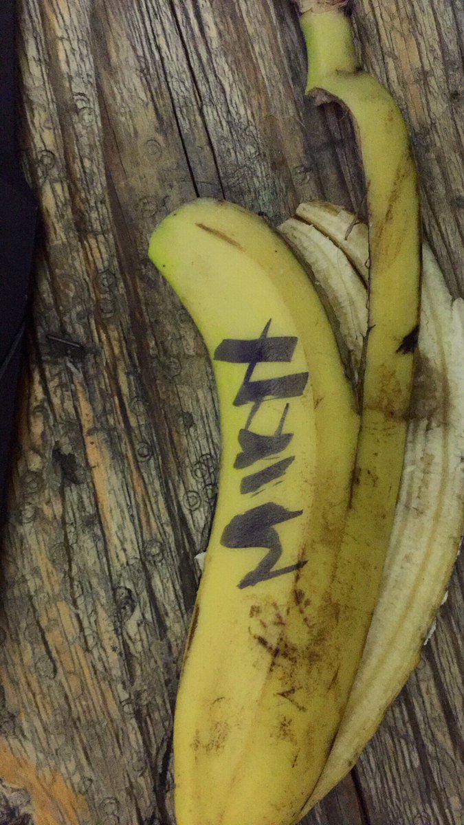 PratnekerMiha's tweet photo. @LoLMikyx thanks for signing the banana ๐#lan11 https://t.co/oMnDIT3sRx