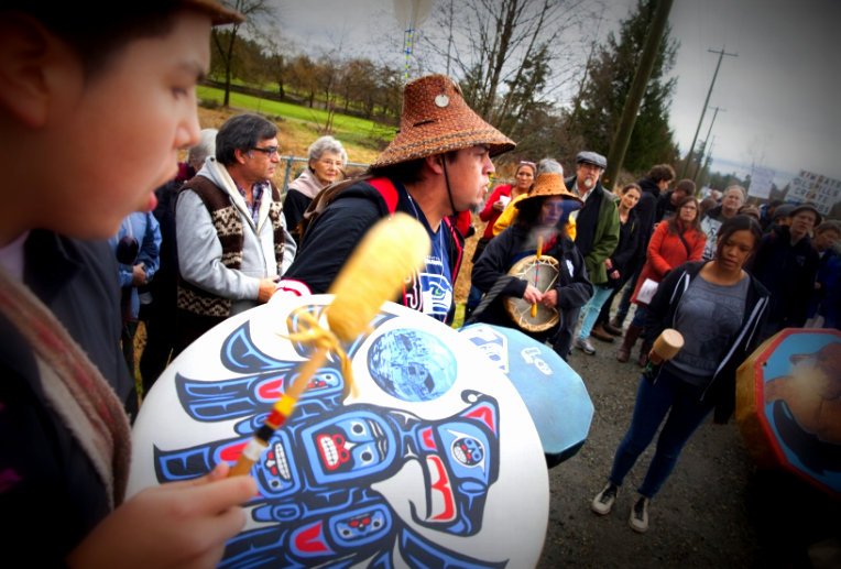 MikeHudema's tweet image. ‘It’s #StandingRock North’:  @JustinTrudeau could trigger #NoDAPL like fight with #KinderMorgan approval seattletimes.com/seattle-news/i… #StopKM