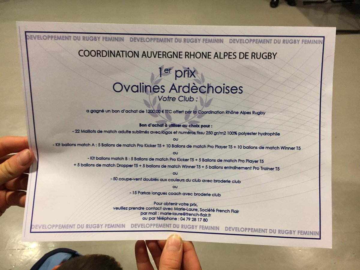 Ovalines's tweet photo. Vendredi lors du match Samoa -Canada a eux lieux la remise des prix développement du rudby féminin ! 1er prix pour les ovalines ardéchoise https://t.co/imOynwsc7C