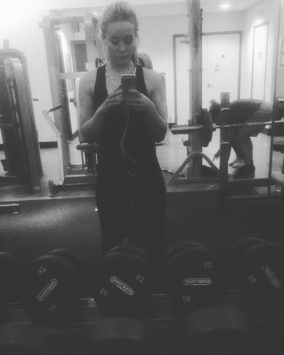 JoyAllen_1's tweet photo. #gym #gymday  #betteryourself #workout #swuat #girlswholift  #girlsthatgym #weights #weightlifting #girlsthatdoweights #nike #determination https://t.co/btbTIUKASz