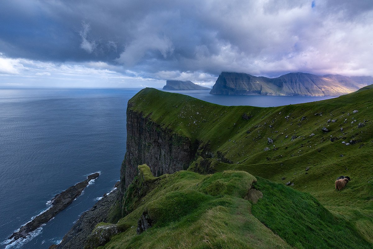 Some of the highest capes in the world: Kunoyarnakkur and Enniberg
#faroe #faroeislands #photography #travel