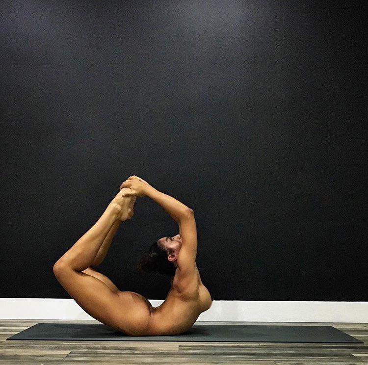 A little morning yoga with <a href="/jesstaras/">Jessica Tara 🐲🐉</a> 😩😛