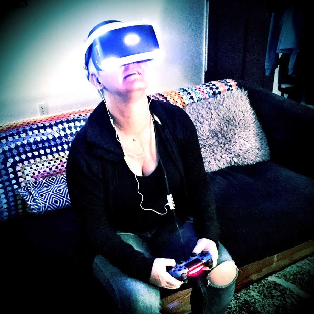 giocorsi's tweet photo. Finally set up the home #PlayStationVR unit and ofcourse @michellecorsi being the marine mammal gal she is, tried #OceanDescent - loved it!! https://t.co/7qwiRb316J