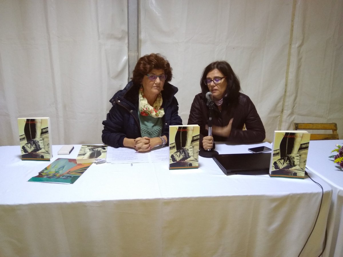 FLBormujos's tweet photo. Presentación del libro «No soporto tu luz», a cargo de su autora, Reyes 
García-Doncel. #FLBormujos https://t.co/41RiSRNJ9y