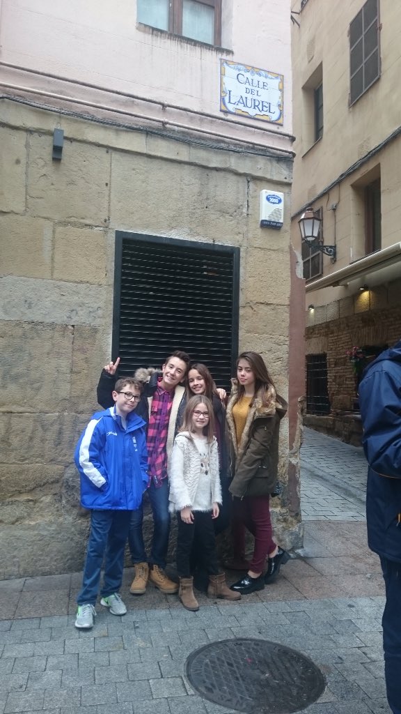 Donde mejor que aquí para una visita Masterchef <a href="/MariaQMCJ3/">María Querol</a> <a href="/LauraMCJ3/">Laura MCJunior 3</a> <a href="/HugoMCJ3/">Hugo</a> <a href="/callelaurel_/">Calle Laurel Oficial</a>