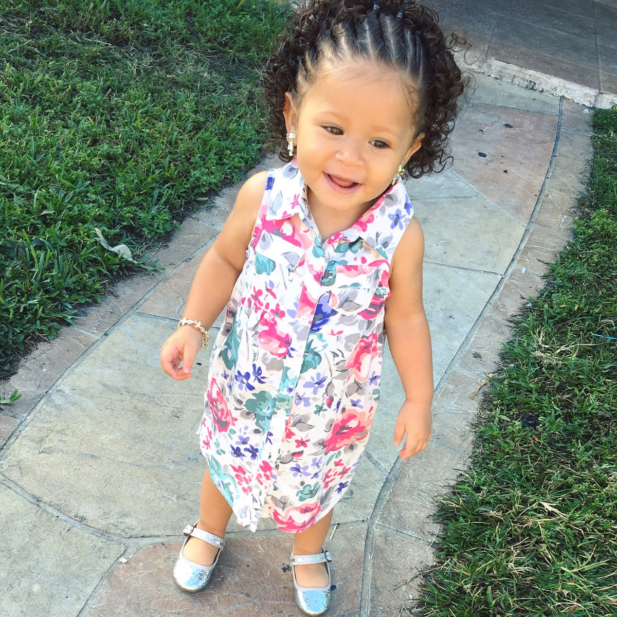 Creamx3_'s tweet photo. Young Queen👑✨💖 https://t.co/uo0qTEo7LM
