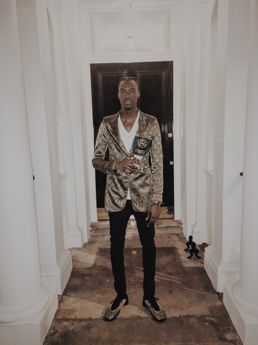 MistaSilvaF2D's tweet photo. Stay Award Winning 💯🔥#MURDA 
#BestAfricanAct 2016 - @Urbanmusicaward grateful for all the blessings...we abt to turn on this vibe different https://t.co/eIX048xcM8