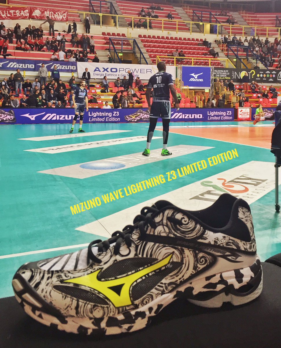 mizunoitalia's tweet photo. Finalmente svelate le nuove Mizuno #WaveLightningZ3 Limited Edition @topvolleylatina @PowervolleyMI https://t.co/0IN8f9K53t