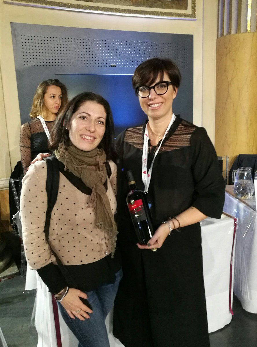 CranberryCeC's tweet photo. .@CantineDuePalme presenti al #meranoawardselectionroma .Ottimi i vini, eccellente la bollicina🍾 "AmaLuna" che io adoro🔝Monica😘 #mwf2016 https://t.co/jY9JlHfK5e