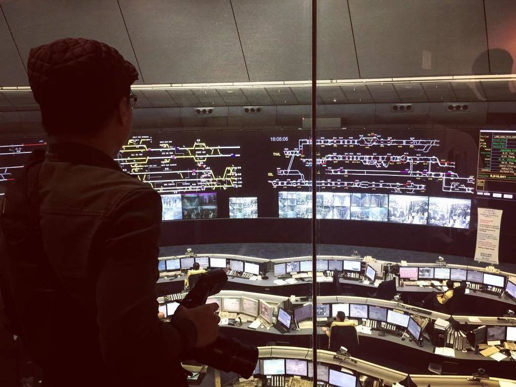 JeremyWongTsz's tweet photo. Hacked into MTR control centre for shoot 😂 @yuho_tom

#hacktrain #hacktrainhk #mtr #behind… https://t.co/q8zeIA4M8X https://t.co/cQvvKELTd2