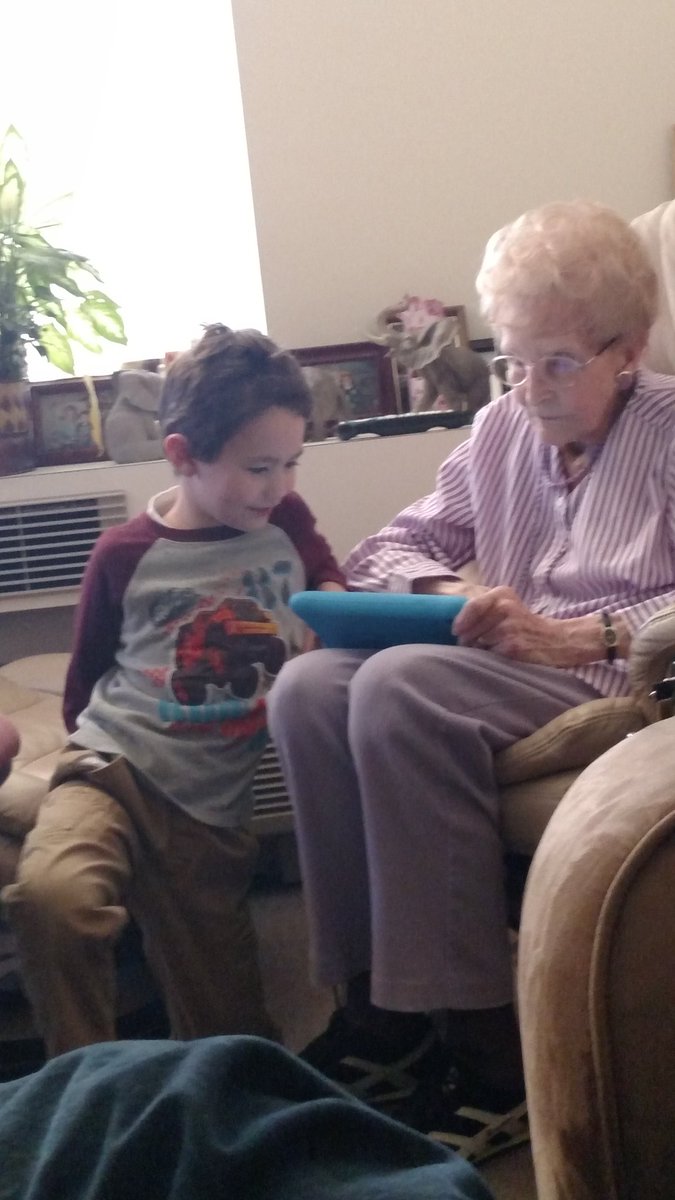 jeffery_alt's tweet photo. Austin Reynolds and his Grandma reading on his Kindle Fire!! https://t.co/ib5fkW63S7