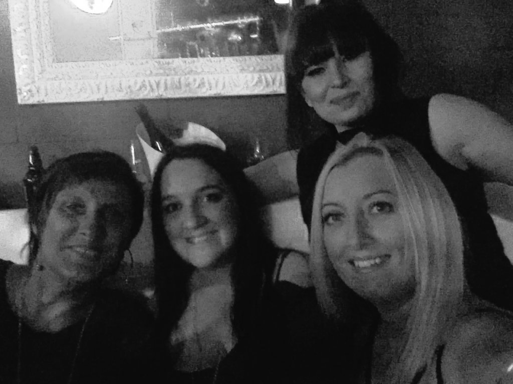 sj_shellie's tweet photo. #dreamboys #manchester #tigertiger https://t.co/cd9hXPS3KB