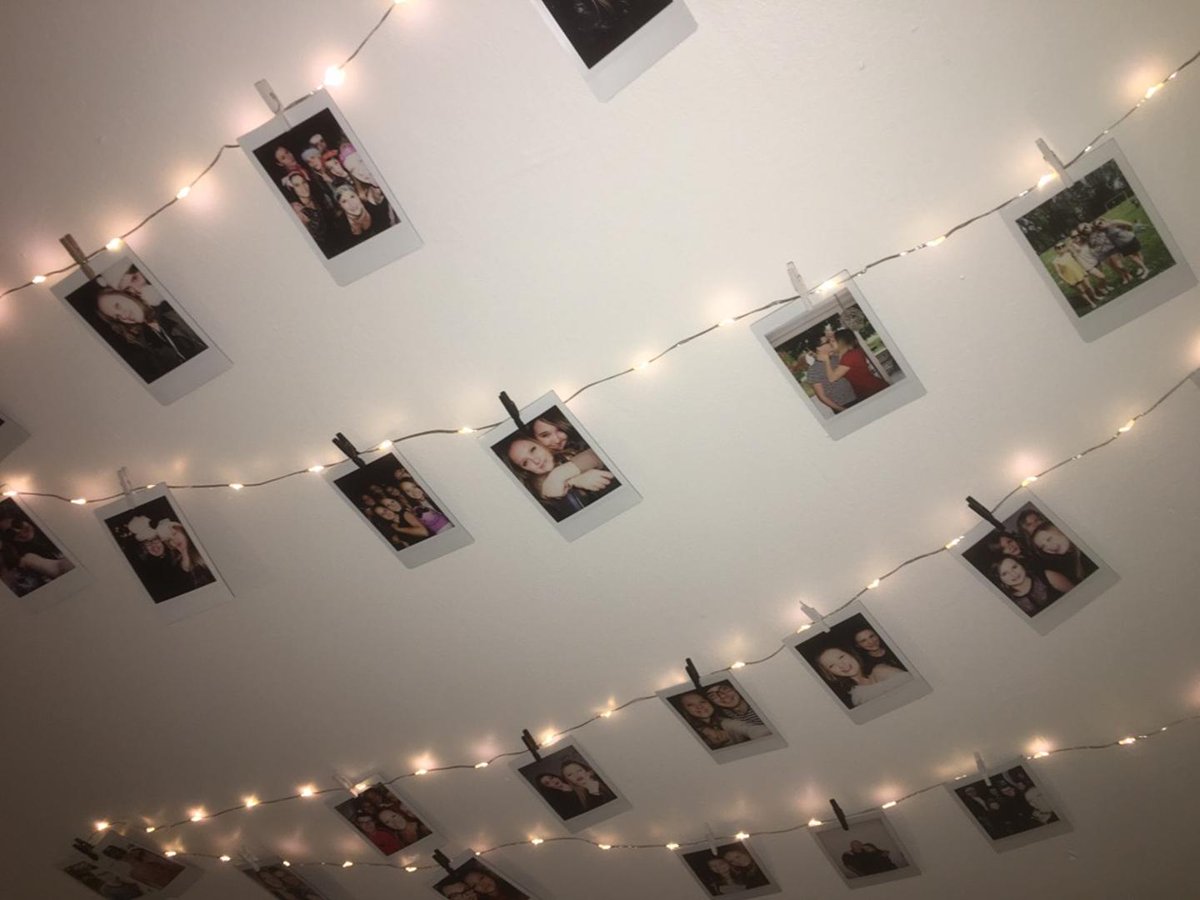 leoushhhhhh's tweet image. l&apos;amour est arrivé dans notre appart 🌌✨ #PolaroidMemories #notrecocon #àcompléter 💘 @ClemDbrt