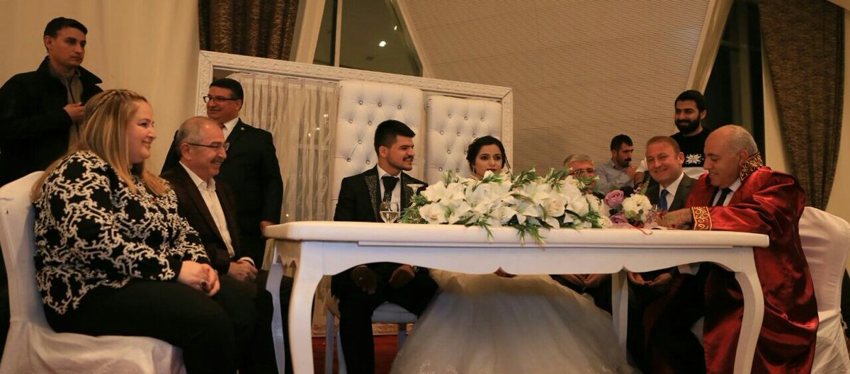 Allah mübarek kılsın, üzerinize bereket ihsan etsin ve sizi hayırla birleştirsin.