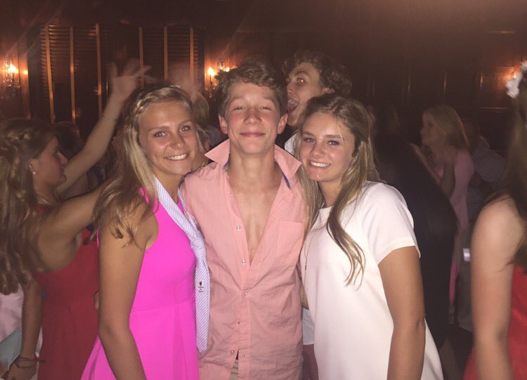 jessicaroby8's tweet photo. Happy birthday @emilyfitz123 hope is great love you lots 💕 https://t.co/o4MlcBp0Y4