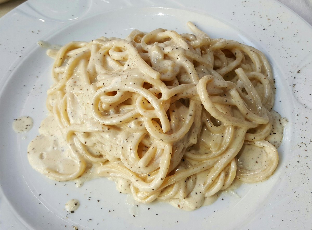 BorntoJetSet's tweet photo. Don't miss out on the Cacio e pepe dish while in #Rome #Italy #food #travel https://t.co/eREkAUcWb6