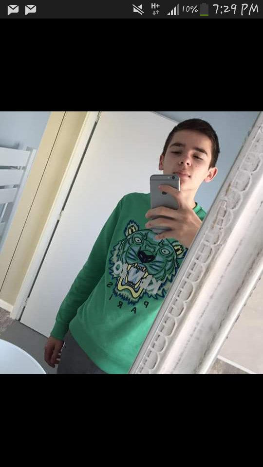 AMAZiNG_vZ's tweet photo. Bon voila notre magnifique @FreeZyR6S qui insulte des meres et qui fais le voyou virtuel voila un max de RT svp @UchiwaVegeta @TheZeyd https://t.co/2coING1sGU
