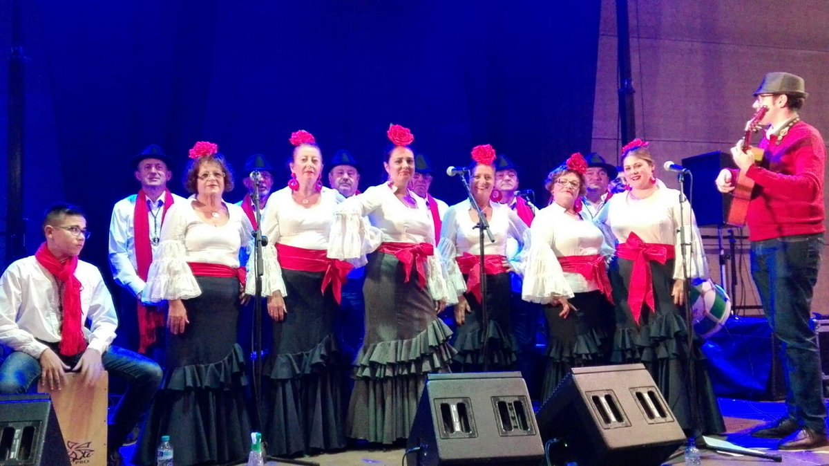 coroFuensanta's tweet photo. Gran ambiente en #Pizarra. Lo hemos pasado genial! https://t.co/KyJx7pLYZx
