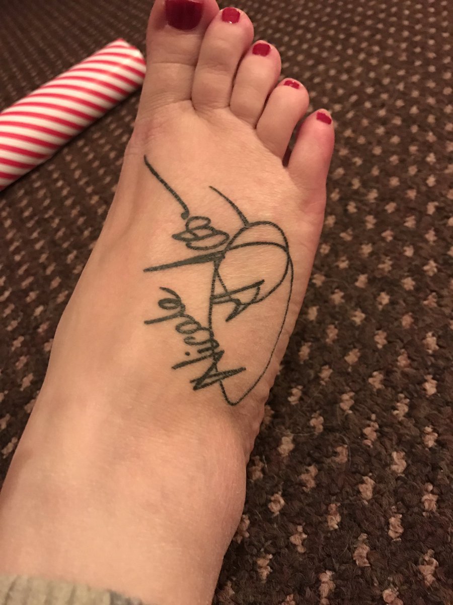 HookerwellyFinn's tweet photo. @JDonOfficial have you ever seen a better tattoo???? No, no you haven't 😝#jasontattoo #superfan https://t.co/0fCzT2DEbX