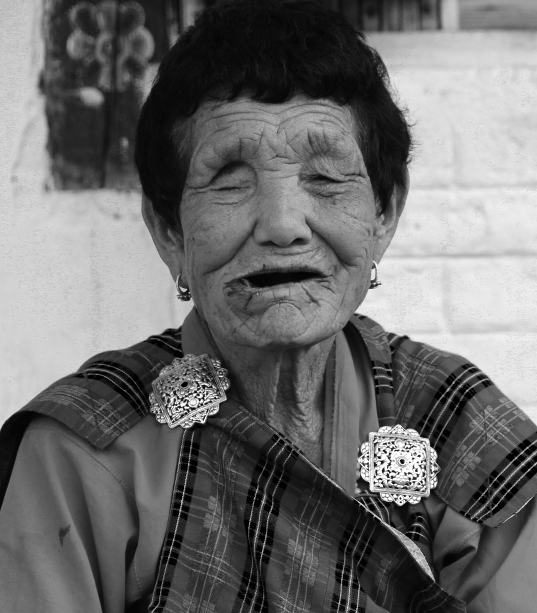 monikaadlakha's tweet photo. Do I look ok smiling, she asked?
U look beautiful, I said.
#portrait #traditional #bhutan #blackandwhite #travel #blogger #monkwithacamera https://t.co/9xRWb7Xzy9