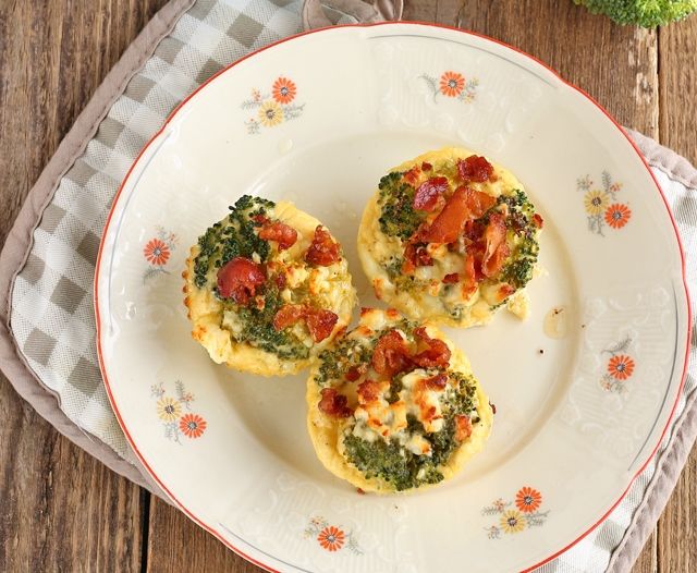 yummly's tweet photo. Crustless Mini Broccoli Quiche via @foxyfolksy https://t.co/2v08pe8xzq https://t.co/UgFeayPonZ